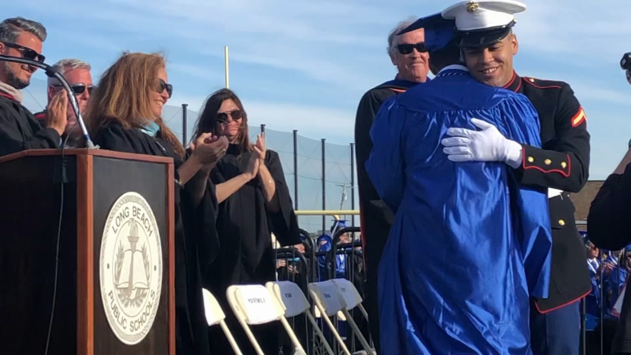 Senior gets surprise from Marine older brother at graduation