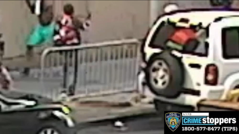 Tourist caught in crossfire between street vendors in Times Square