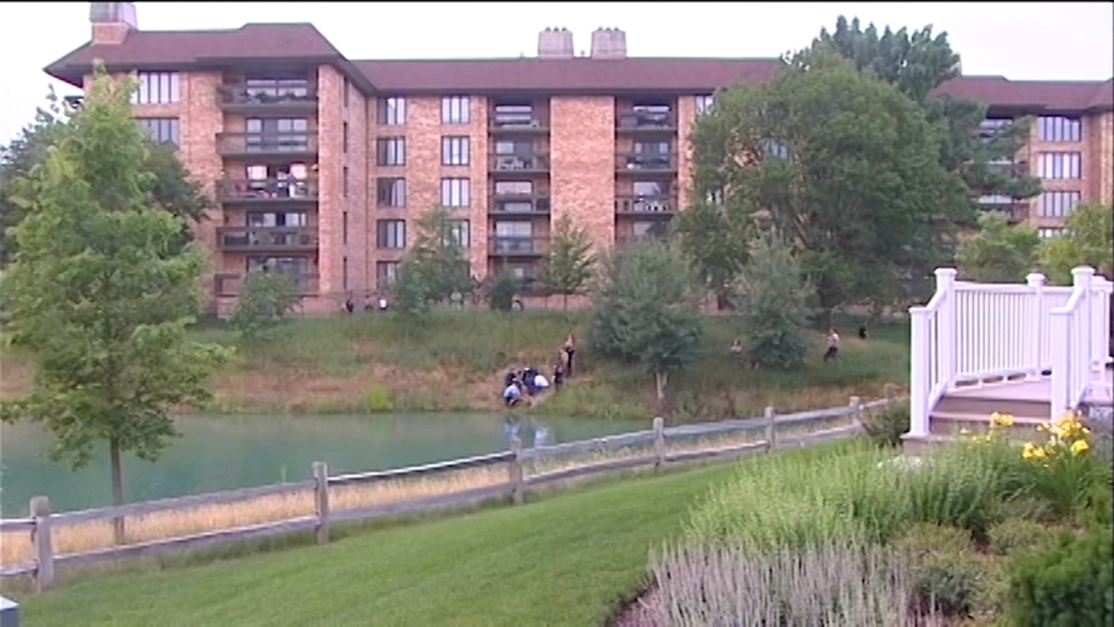 Northbrook Drowning Death Investigation Continues After Boy 4 Pulled From Retention Pond Near Mission Hills Condos Abc7 Chicago