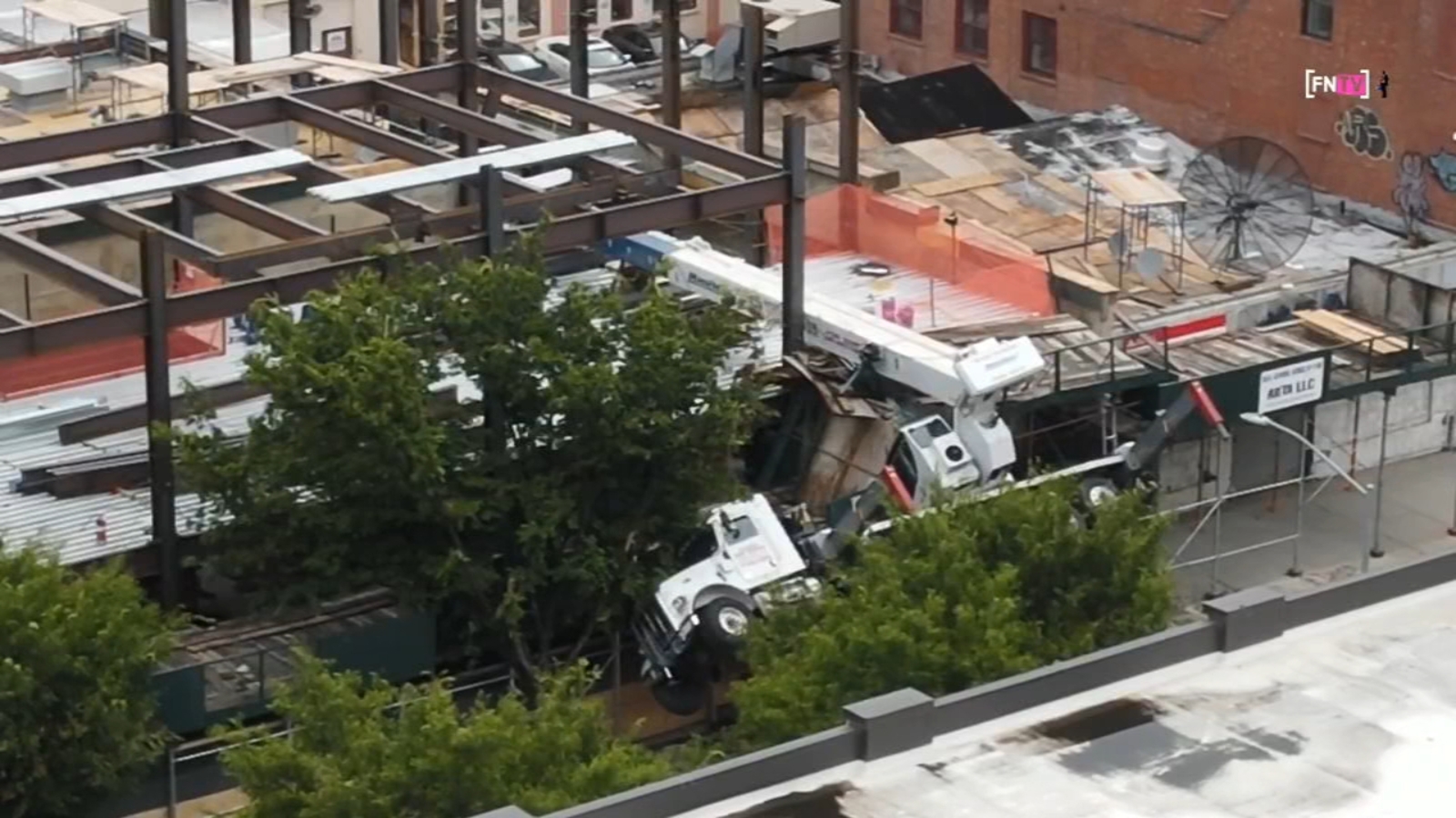 Crane Topples Leans Against Building At Astoria Construction Site Abc7 New York