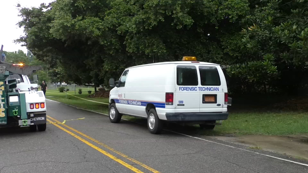 Man killed, another injured after car slams into tree in Fayetteville