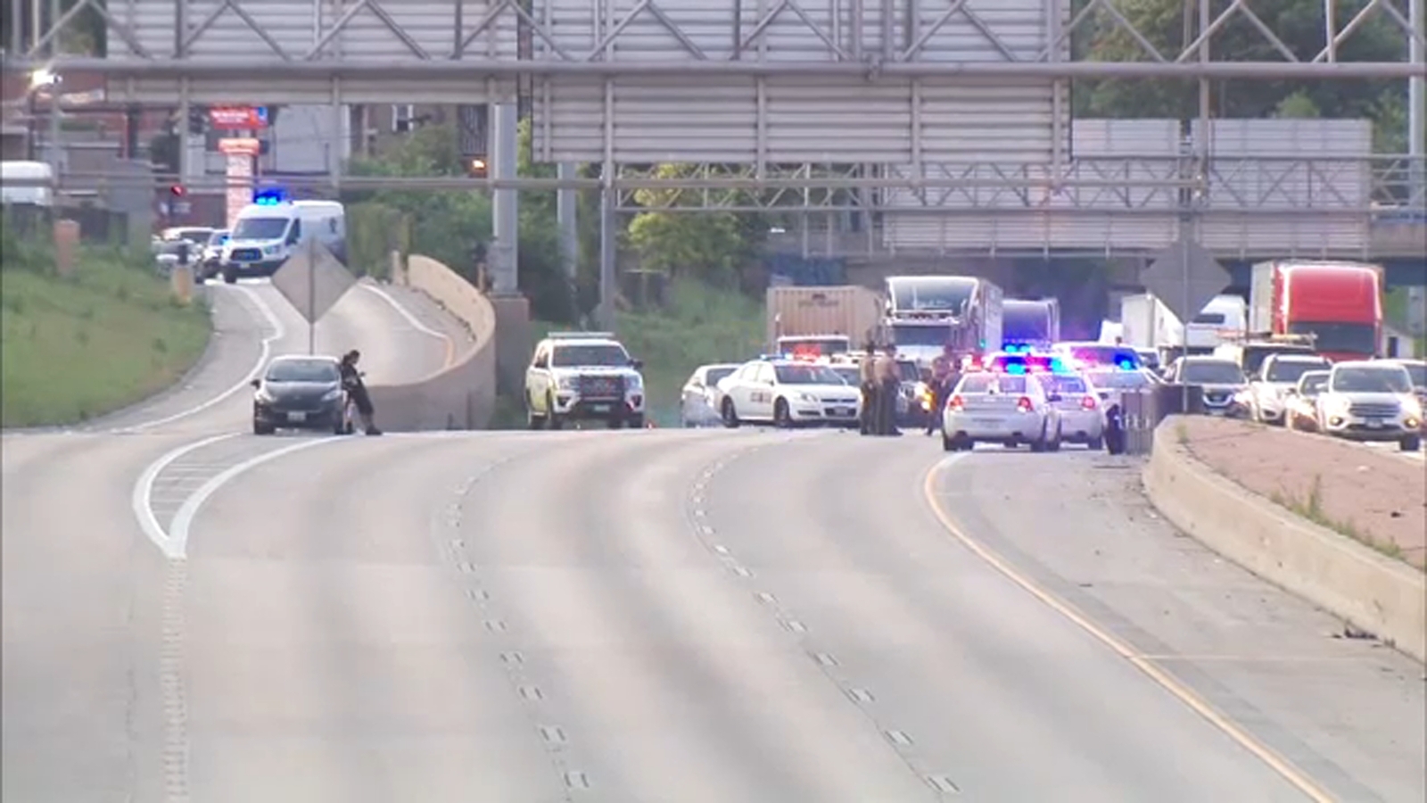 Chicago shooting Buffalo Grove woman, 51, injured in Dan Ryan