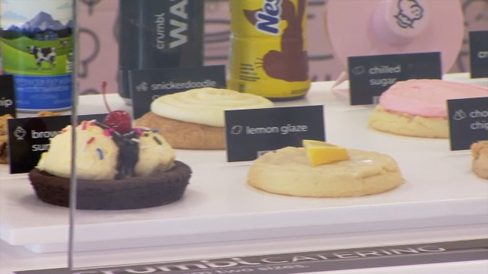 Crumbl Cookies shop opens in Fresno's Villaggio Shopping Center ABC30