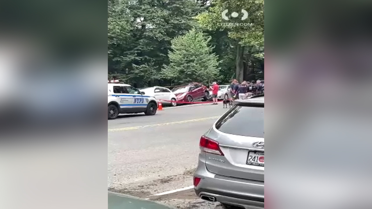2 vehicles get stuck in sinkhole on Upper West Side
