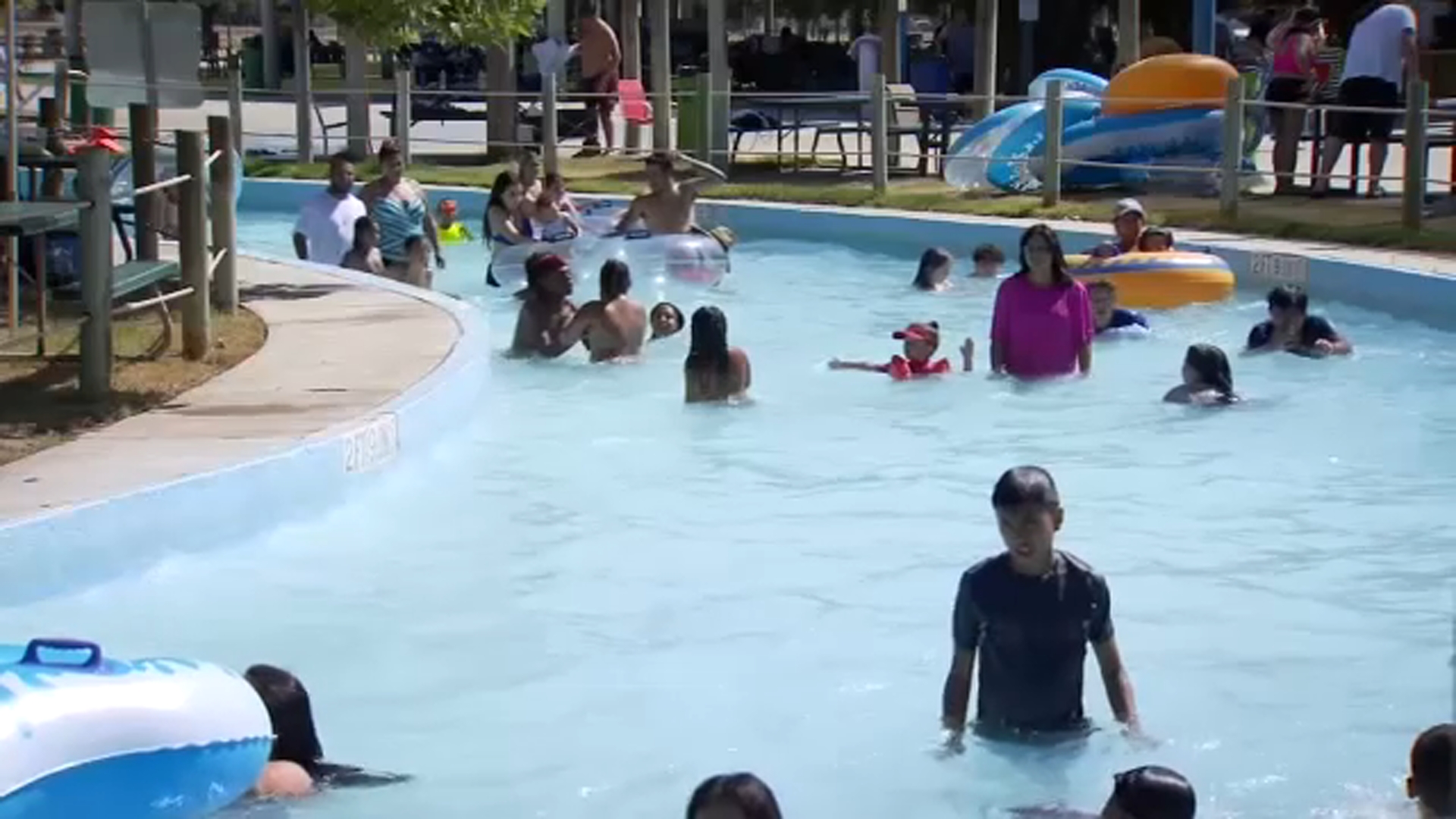 Valley residents take to water parks, gyms to escape from extreme heat