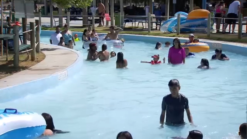 Valley Residents Take To Water Parks Gyms To Escape From Extreme Heat Abc30 Fresno