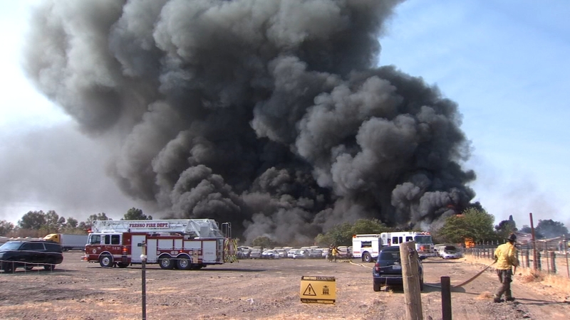 49 Year Old Woman Arrested For Allegedly Setting Fresno Fire That Sent Up Huge Clouds Of Thick Dark Smoke Abc30 Fresno