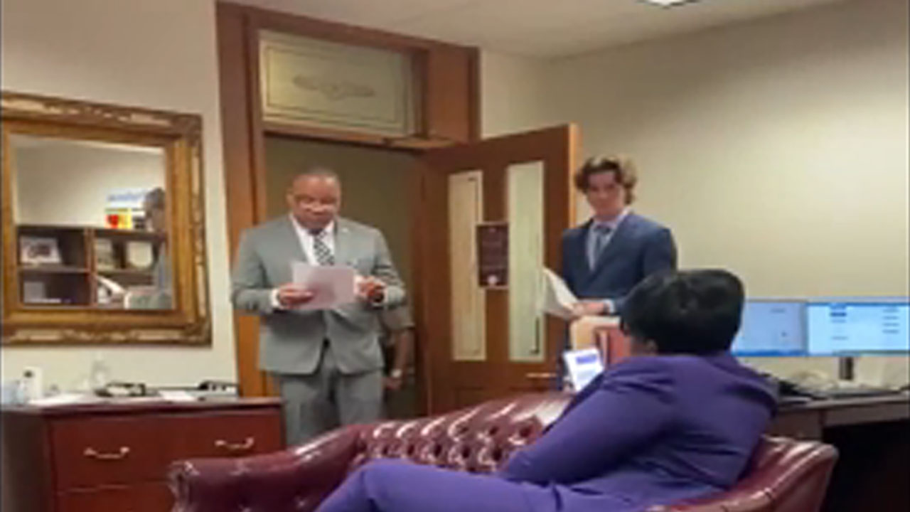 Video shows authorities going after lawmaker who left state