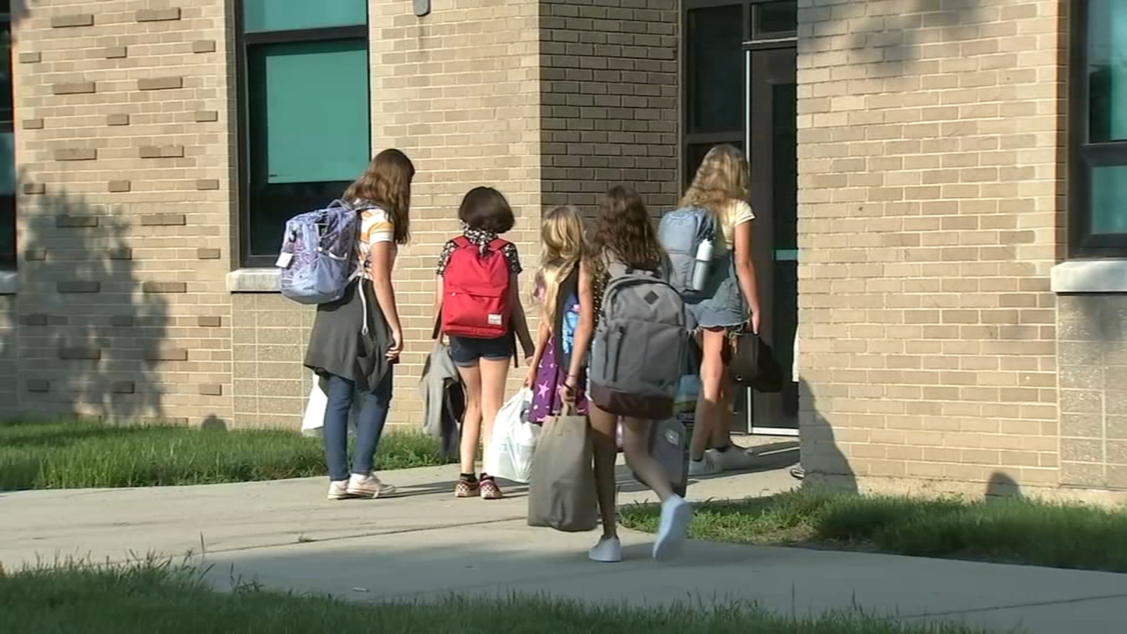 Iroquois Community School In Des Plaines Welcomes Students Back Abc7 Chicago