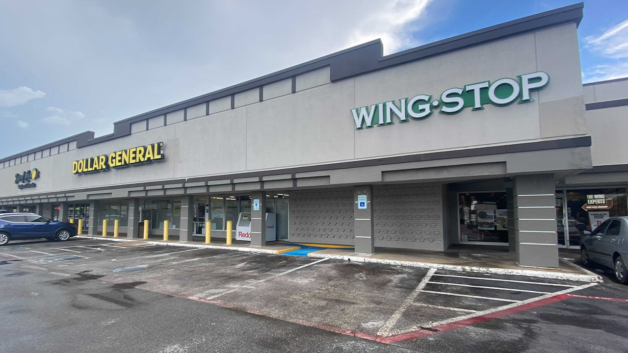Brothers robbed at gunpoint in Wingstop parking lot
