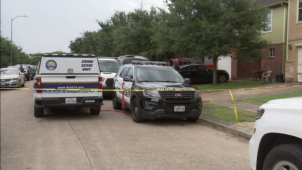 Man shot wife and 17-year-old son in murder-suicide, HPD says