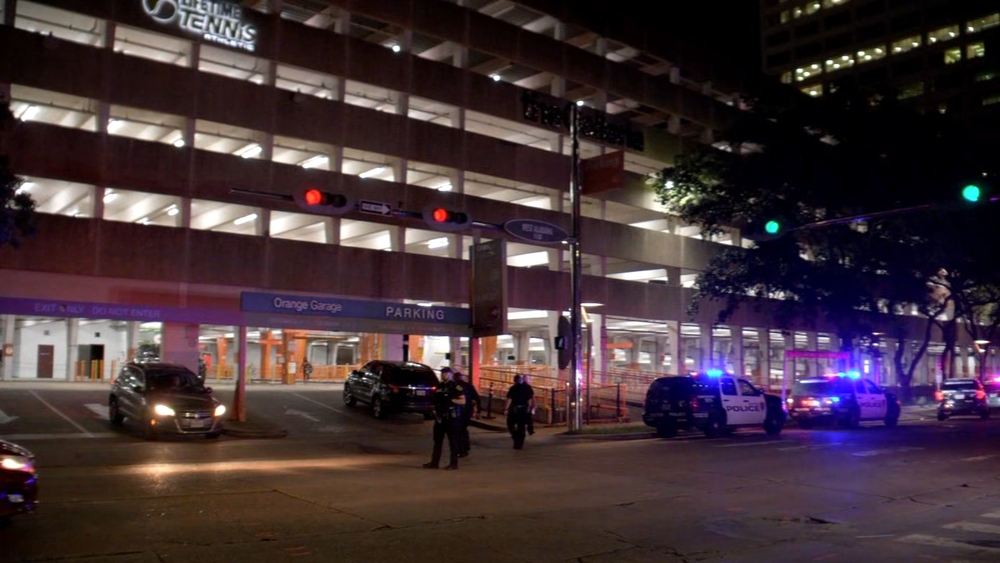 Gunman in Galleria mall shooting remains on the run, HPD says