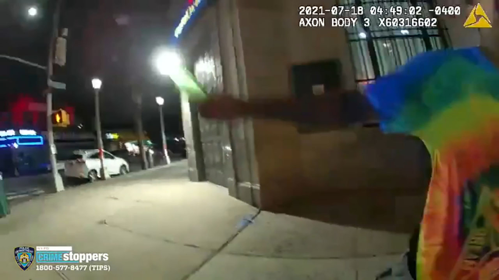 Man smashes bottle over NYPD officer's head in unprovoked attack