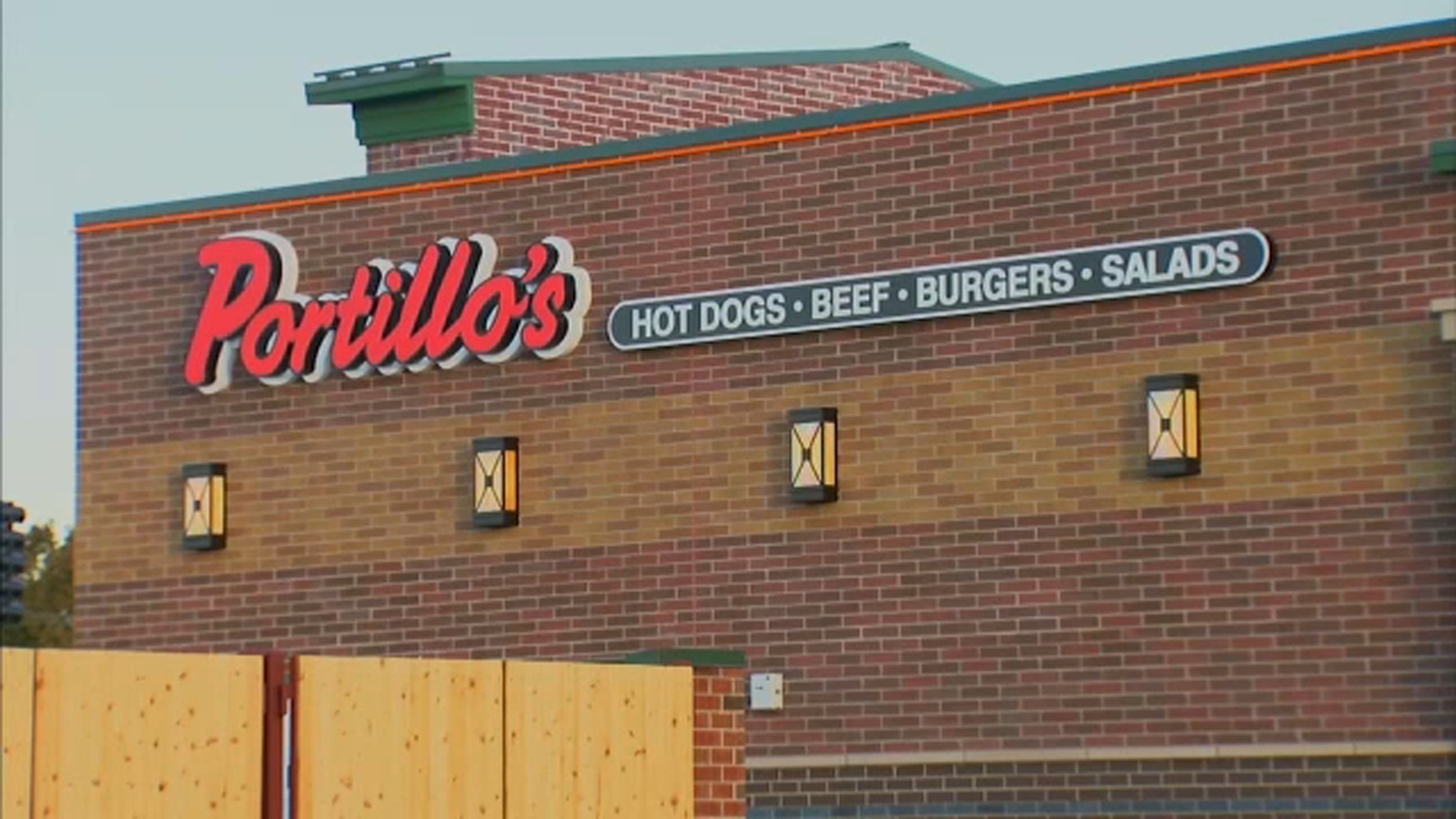 Chicago-based chain Portillo's Hot Dogs, LLC plans to go public with ...