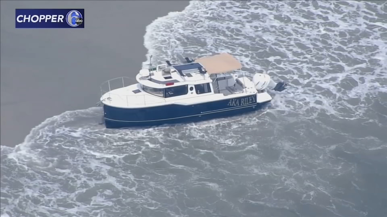 Beachgoers stunned as boat runs aground at Jersey Shore