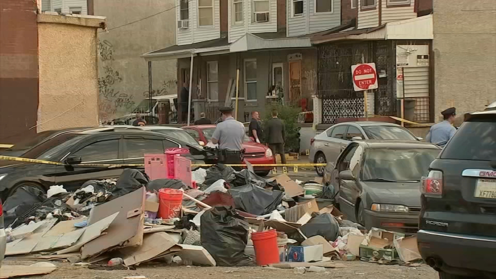 Philadelphia shooting: Armed man shot, killed by undercover officers ...