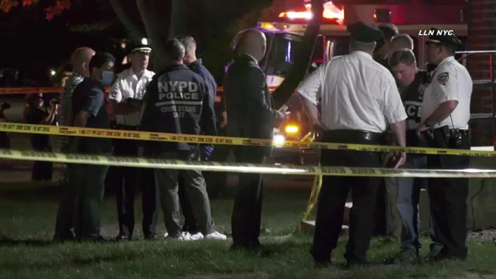 Staten Island Police Shooting Man Injured After He Allegedly Swung Metal Pipe At Officers Abc7 New York