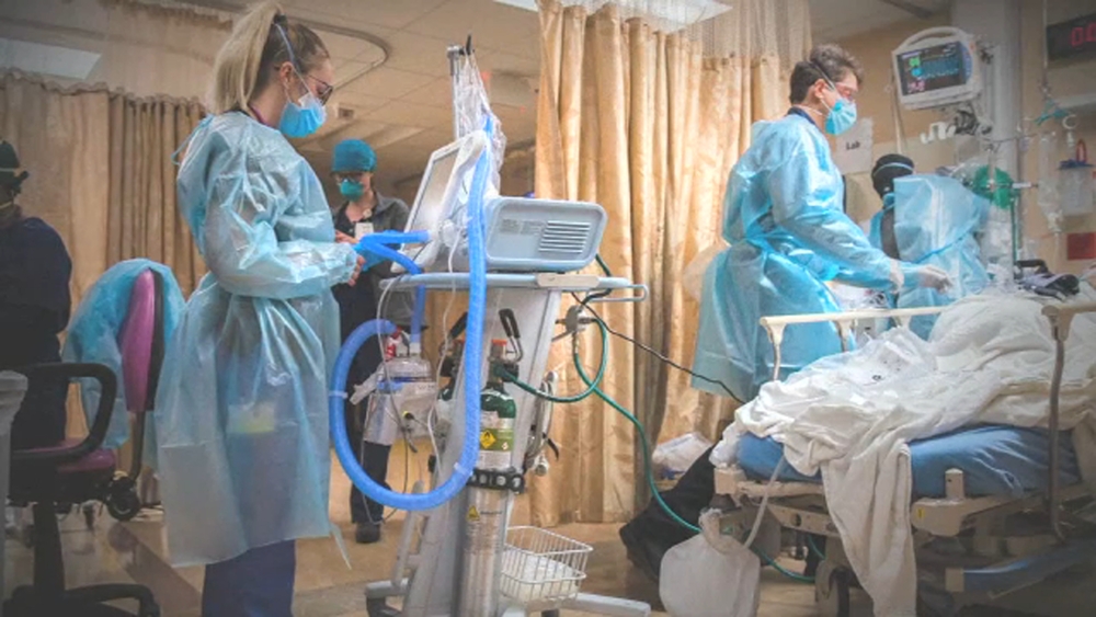 US could see some 4,000 COVID deaths a day by October, some officials say