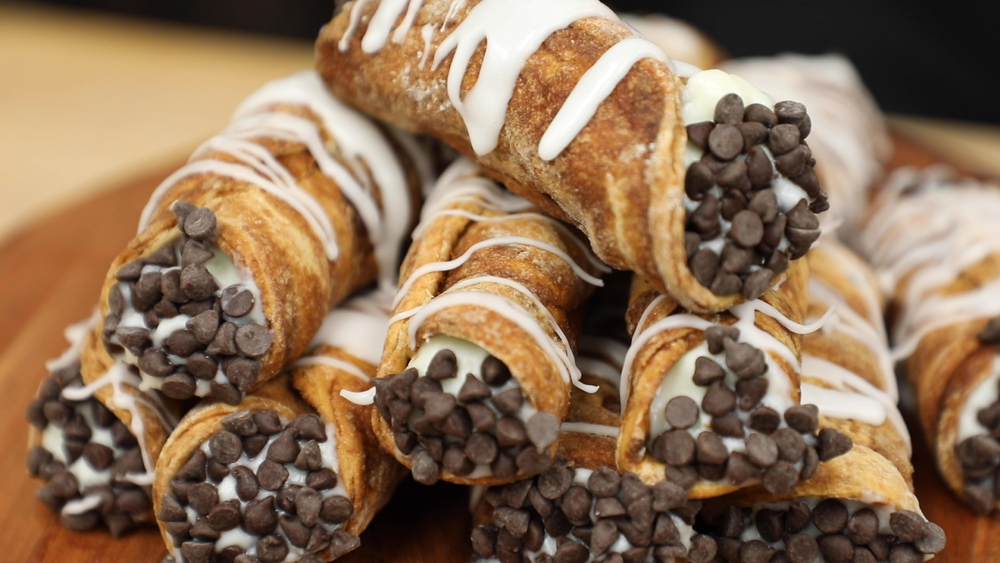 Meet Da Bunnoli: Part cinnamon bun, part cannoli