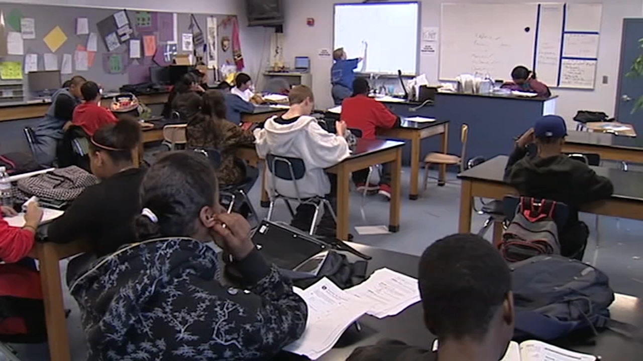 High school seniors required to apply for college aid or opt out
