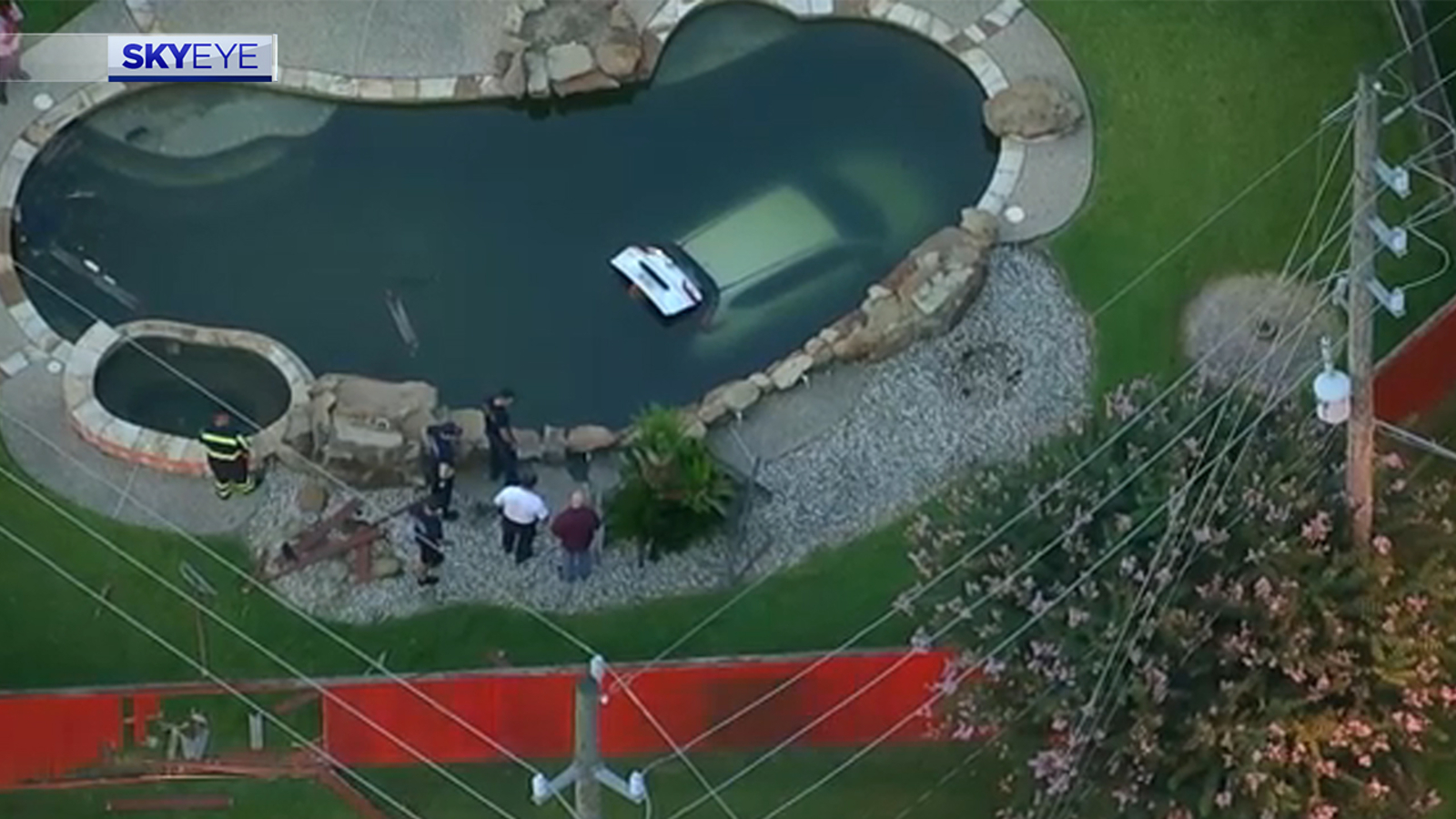 Suspects Crash Into Backyard Pool After High Speed Chase In Nw Harris County Abc13 Houston