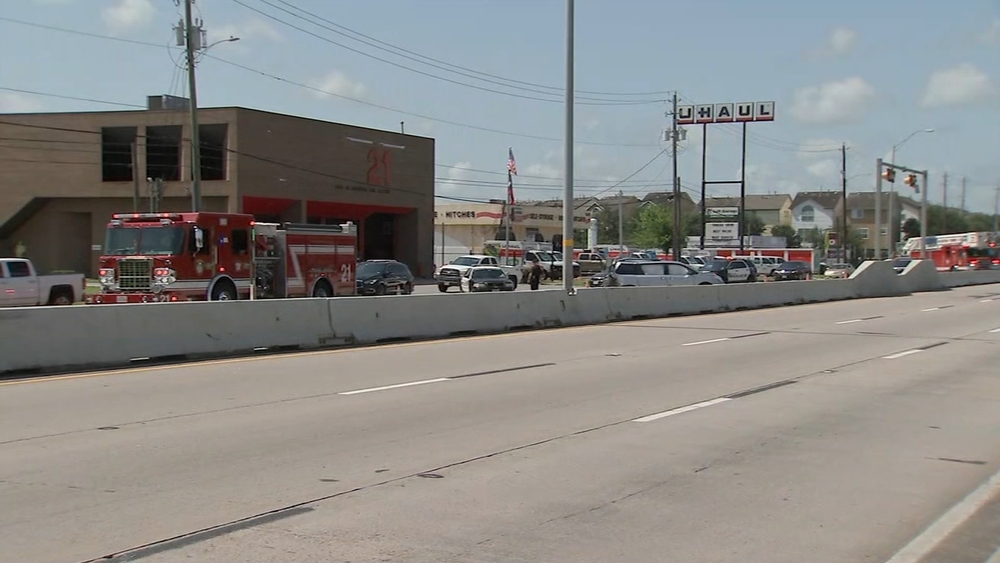 1 hurt in crash involving Houston Fire Department firetruck