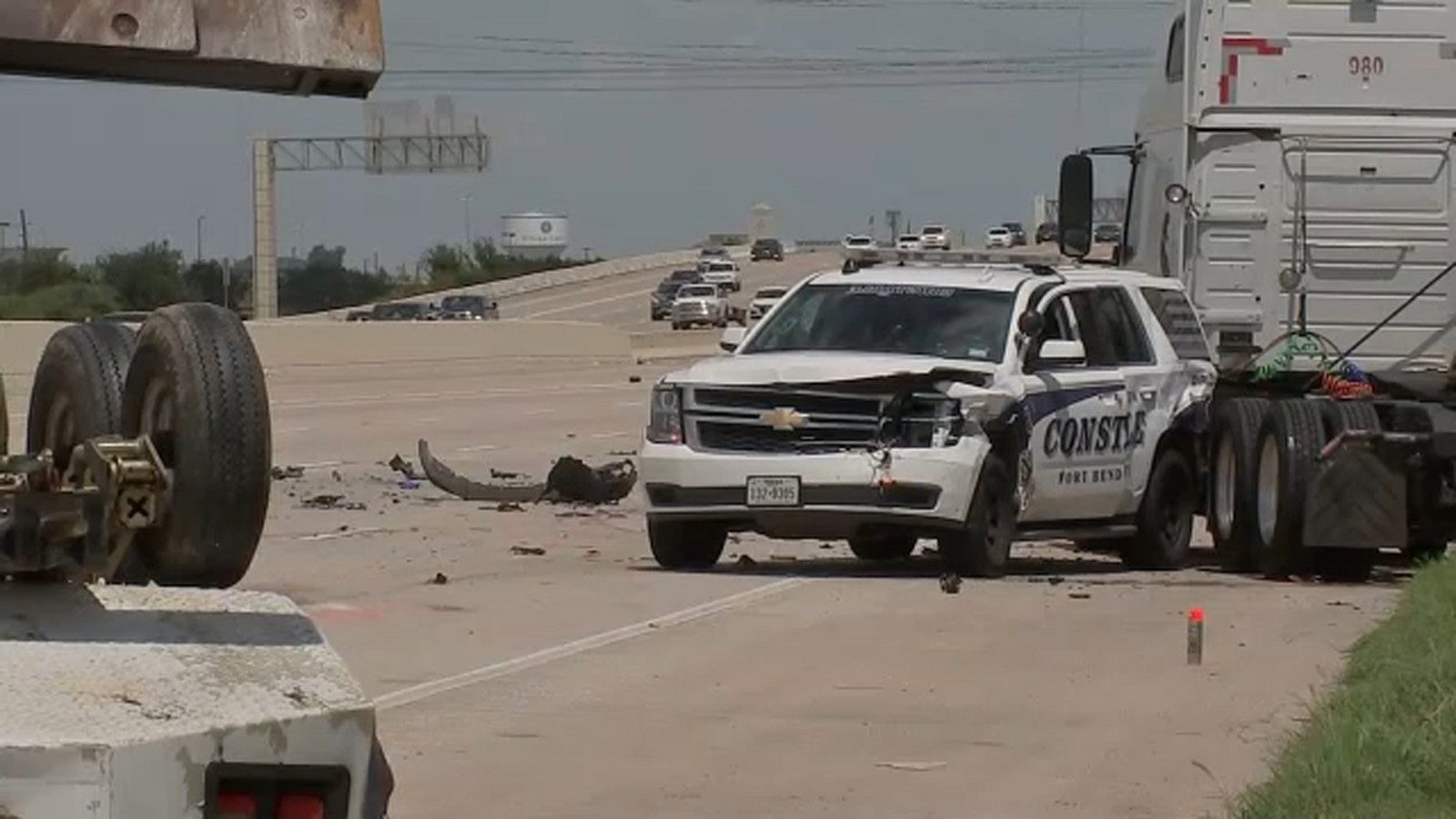 Houston traffic: Deputy 'banged up' after major crash involving 18 ...