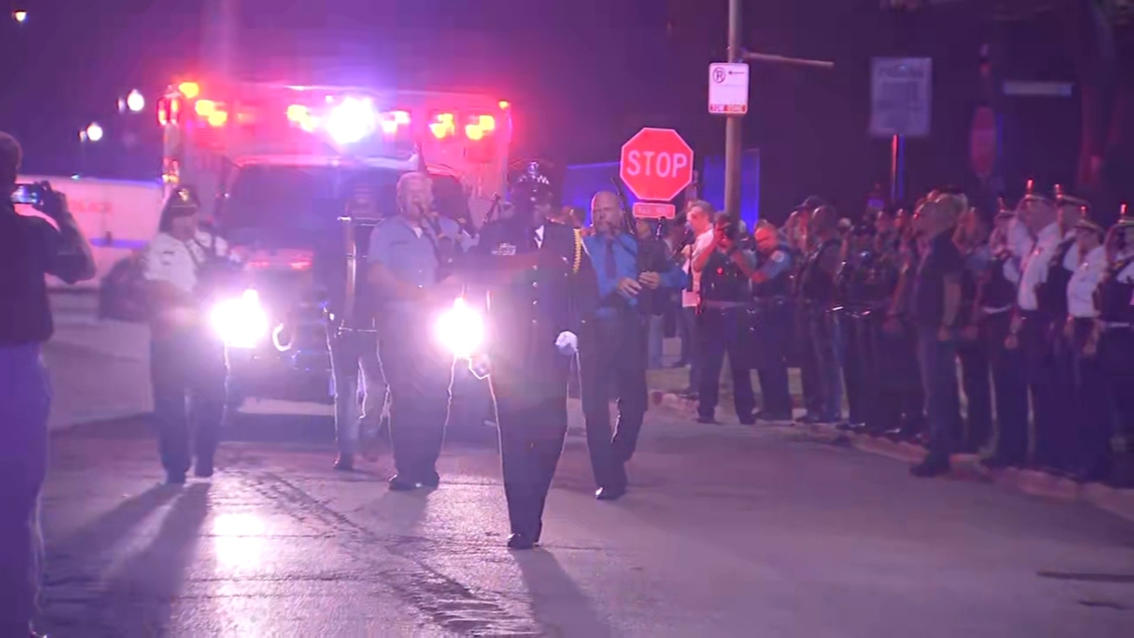 Chicago shooting 2 CPD officers shot, 1 killed in West Englewood; 3 in