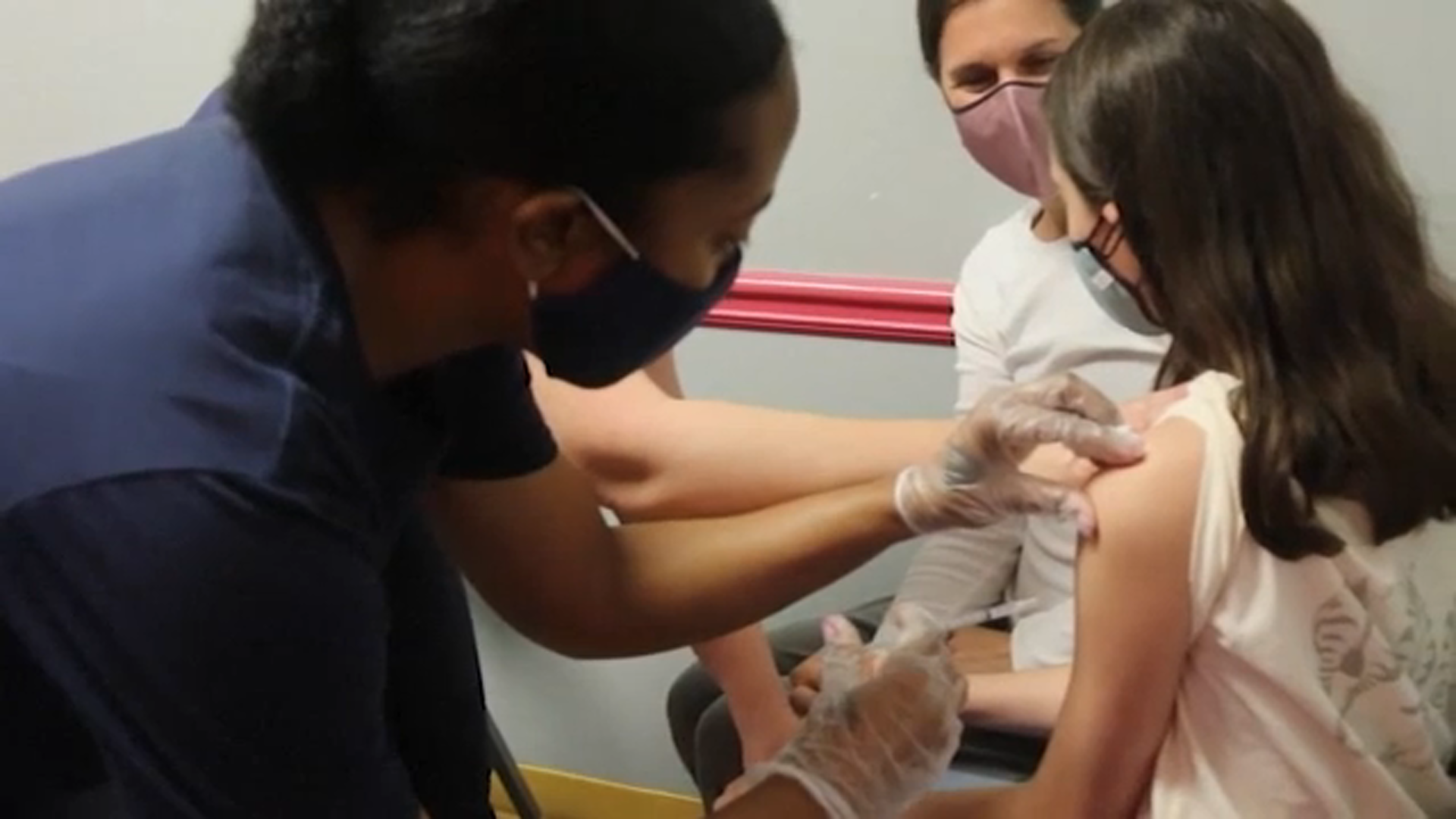 NYC school vaccination push continues, chancellor on Staten Island