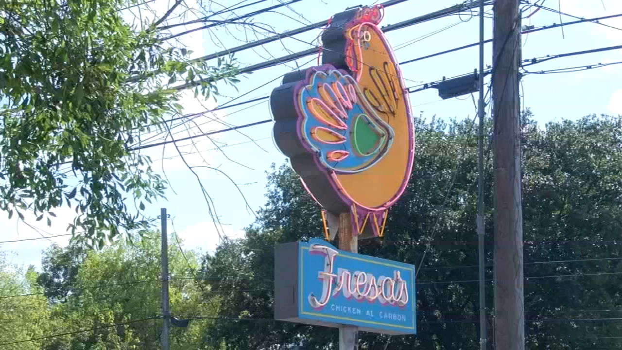 Texas threatens liquor licenses of 2 restaurants over COVID vaccine
