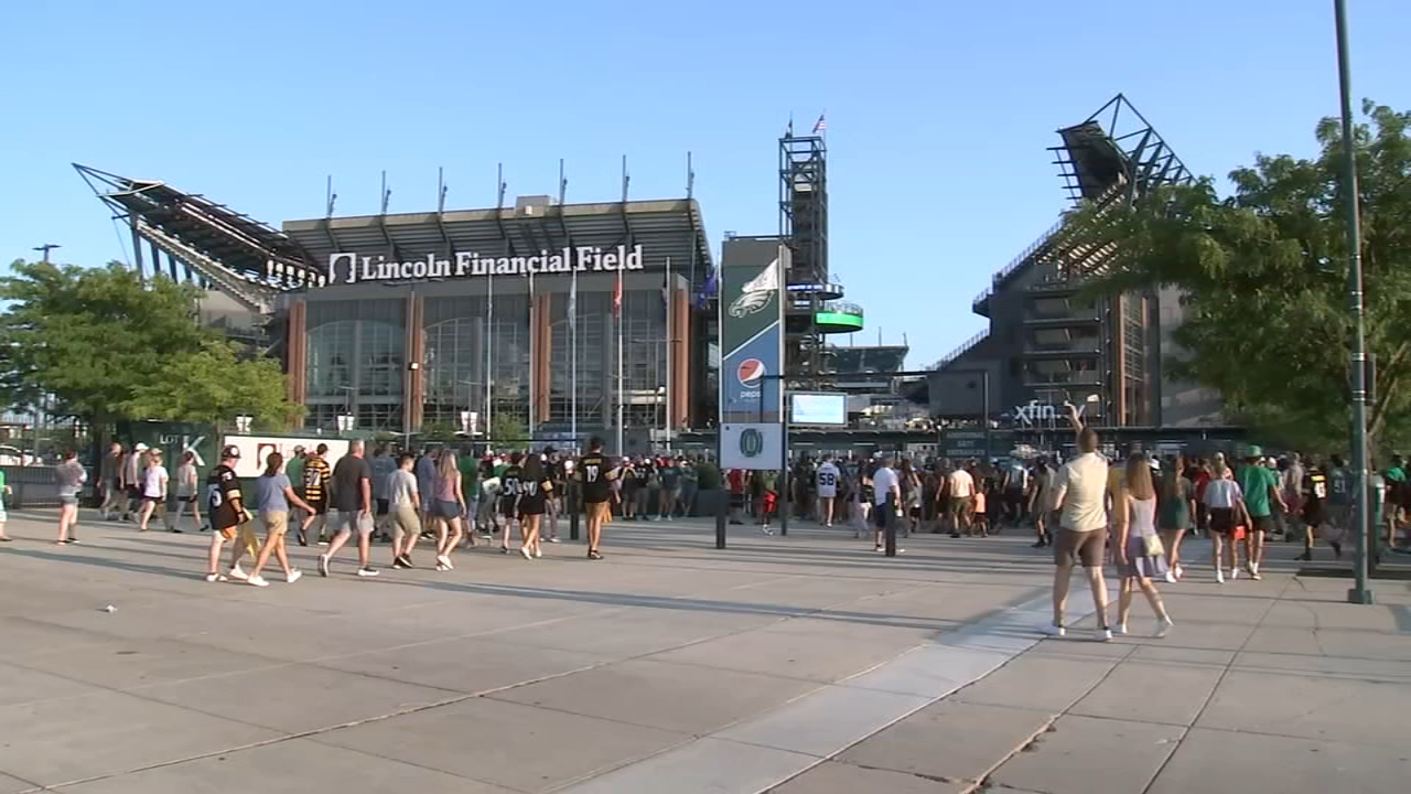 Eagles fans return to Linc with new mask mandate in effect
