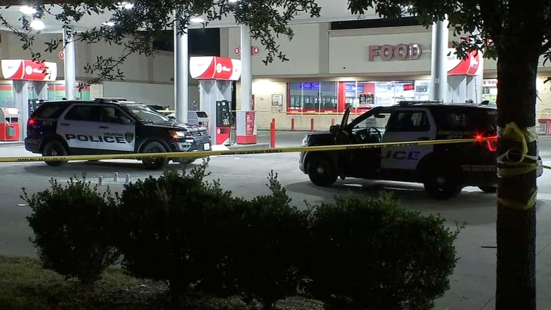 1 Man Killed Another Critical After Shooter Opens Fire At Gas Station In Northeast Houston Abc13 Houston