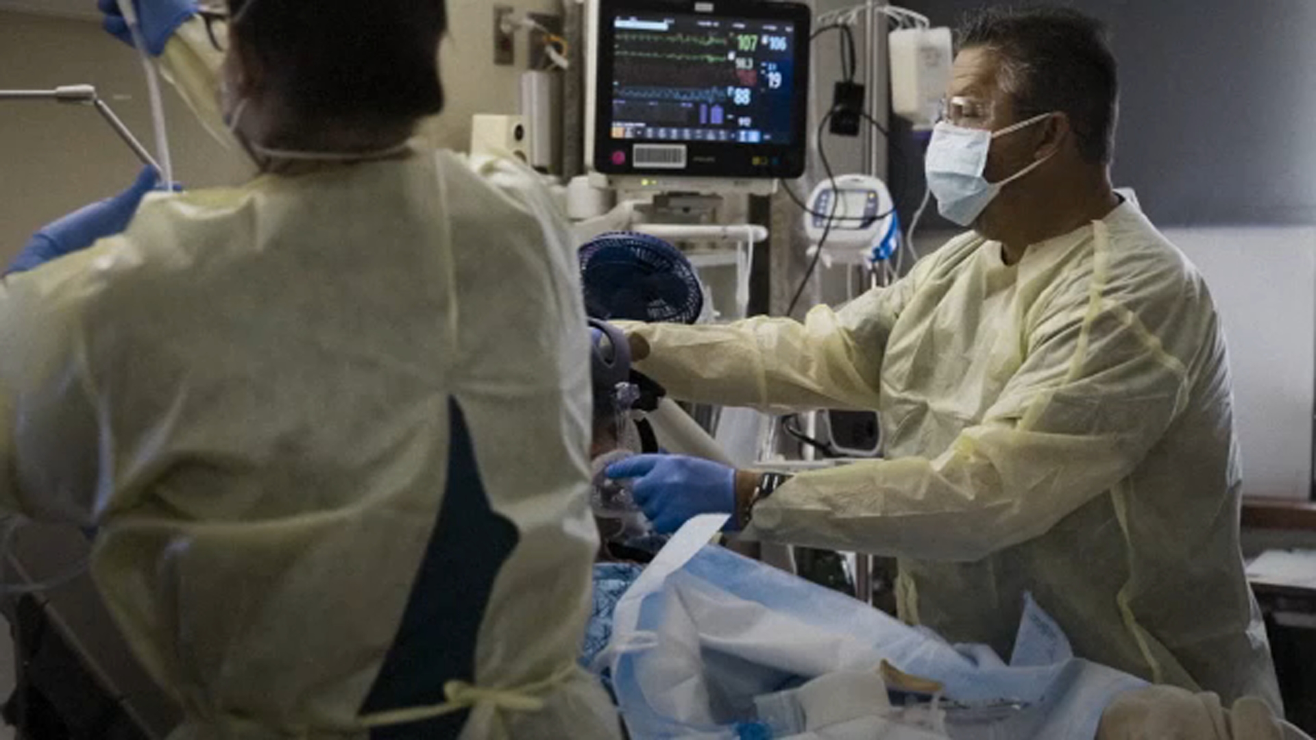 500 people a day dying from COVID in US, up more than 130%