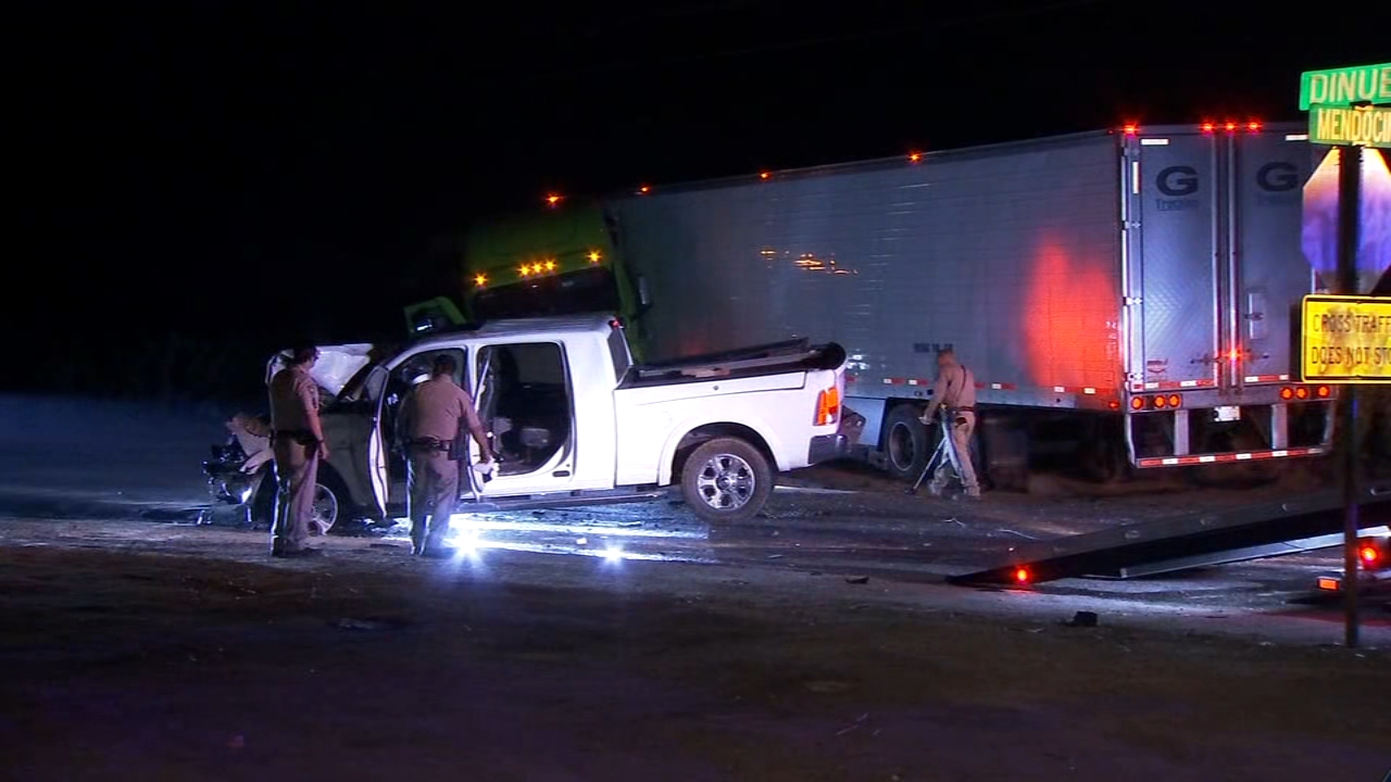 Man hospitalized after crash between semi, pickup trucks in Fresno County