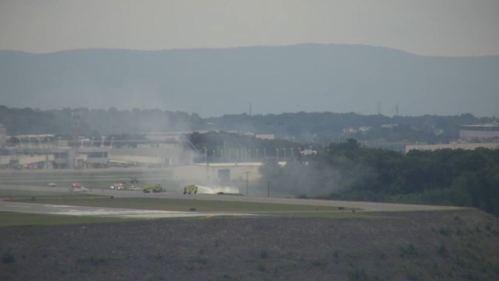 Pilot killed in small plane crash at PA airport