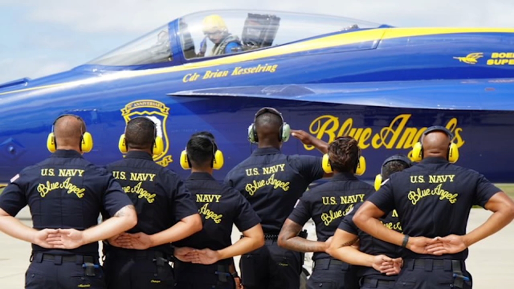 Blue Angels fly with police star worn by fallen CPD officer