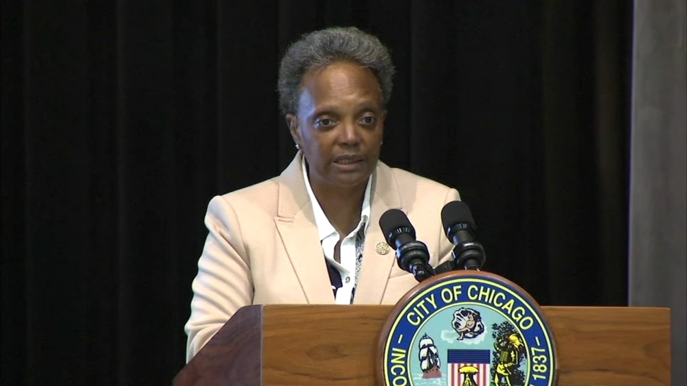Chicago to mandate vaccine for city workers, Lightfoot says