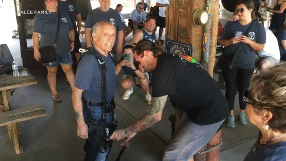 SoCal veteran skydives to celebrate his 90th birthday - Video
