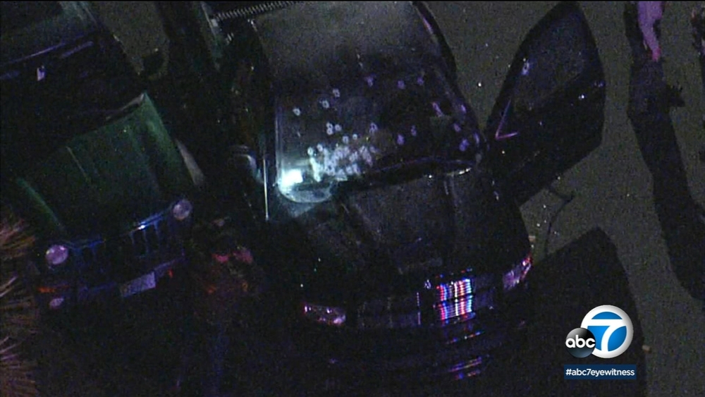 Deputy wounded in shootout with suspect in Lynwood