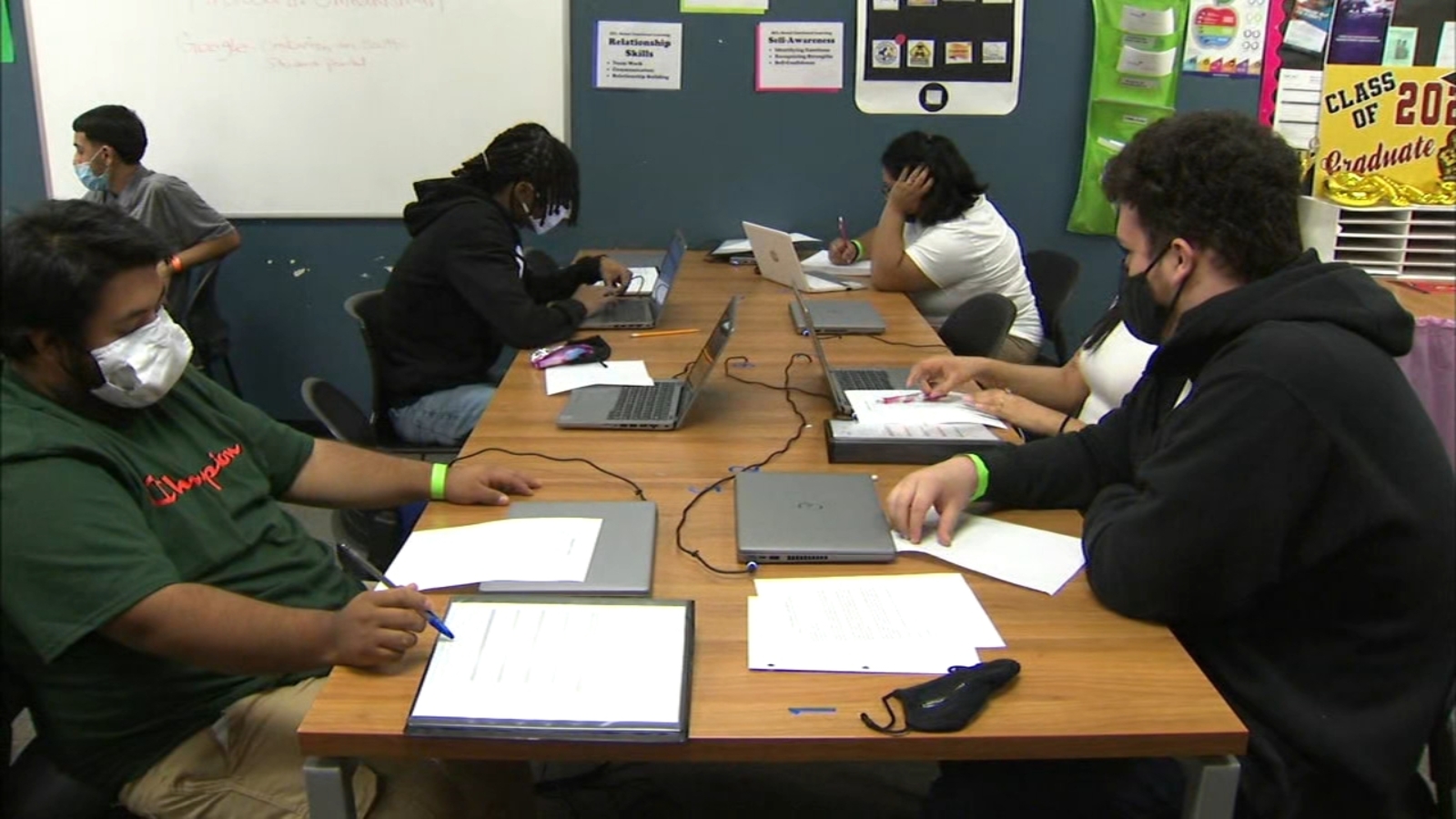 Illinois Covid 26 Il Schools Report Covid 19 Outbreaks Partially Due To Delta Coronavirus Variant Abc7 Chicago