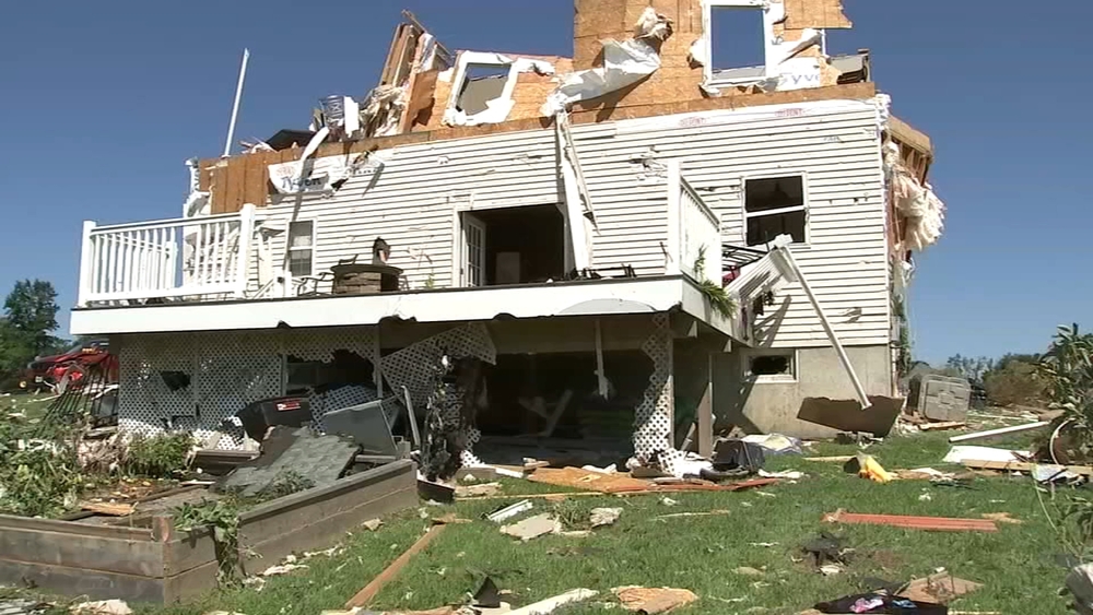 Powerful tornado rips through Mullica HIll, NJ community