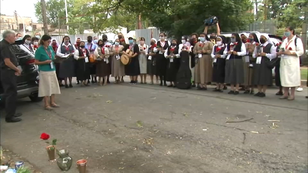 Nuns pray for Chicago's first responders in West Englewood