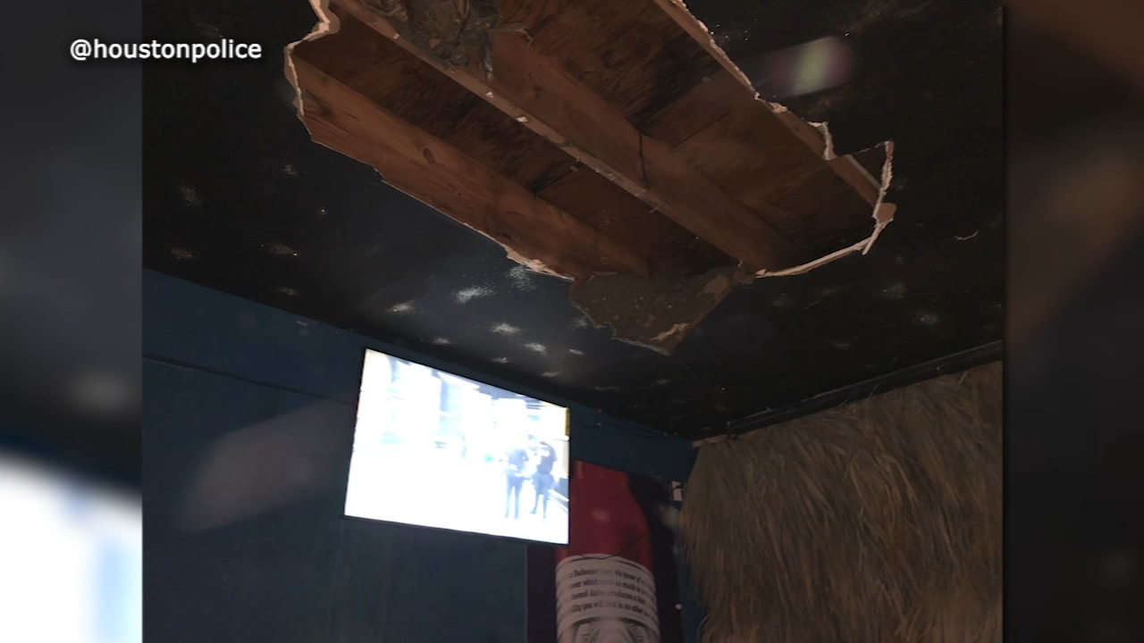 Houston chase suspect caught after falling through roof of bar