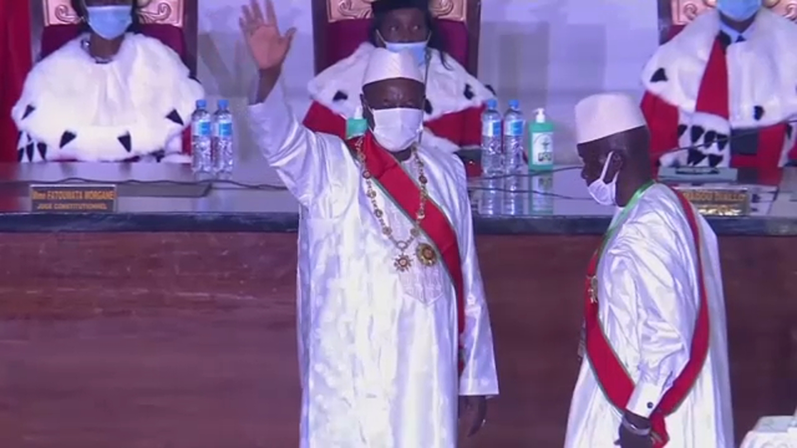 Guinea President Alpha Conde detained by soldiers after apparent coup in capital Conakry - ABC13 Houston