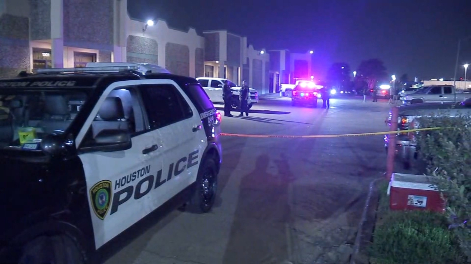 Houston Police Officer Fires Shots At Assault Suspect Accused Of Beating Woman Near The Heights Abc13 Houston