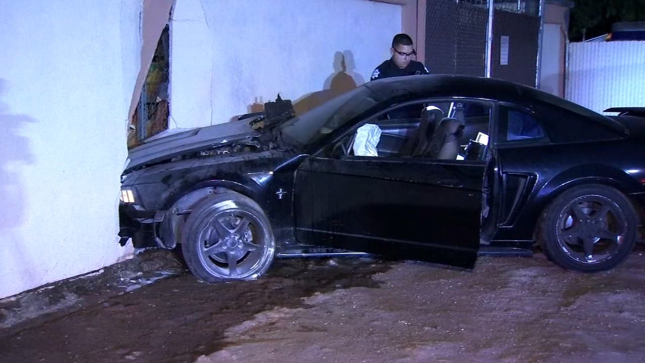 Driver accused of charging car at Fresno police officer who was making arrest
