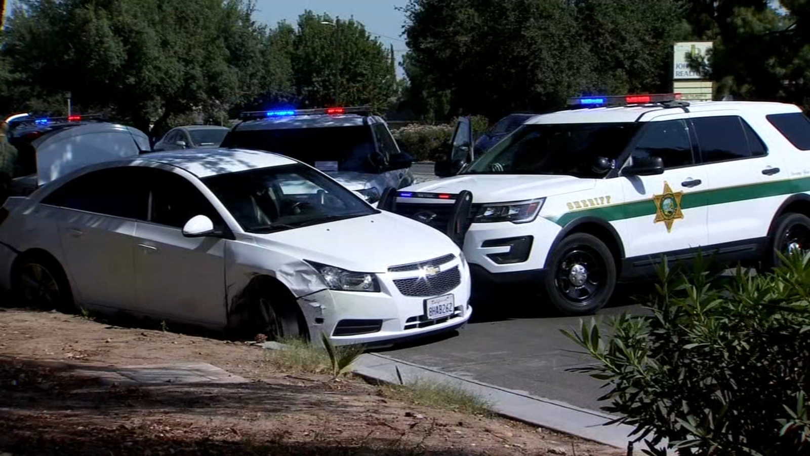 Chase in Fresno ends with deputies ramming into suspect's vehicle