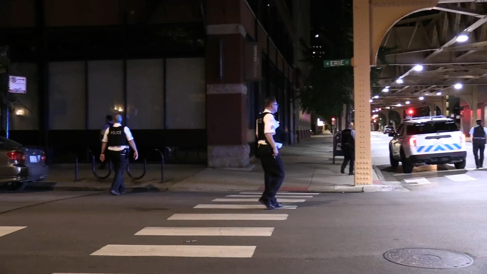 Chicago shooting: CPD searches for suspects in 3 River North robberies ...
