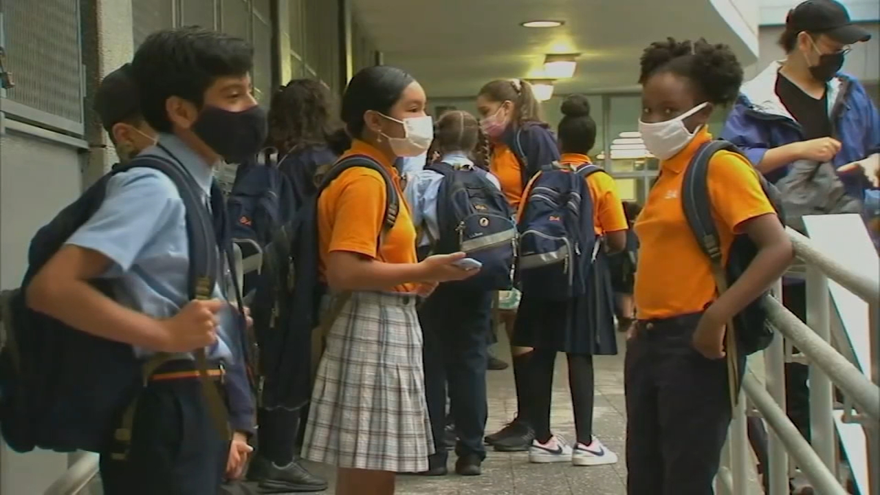 Amid tough talk, no vax mandate for NYC schools