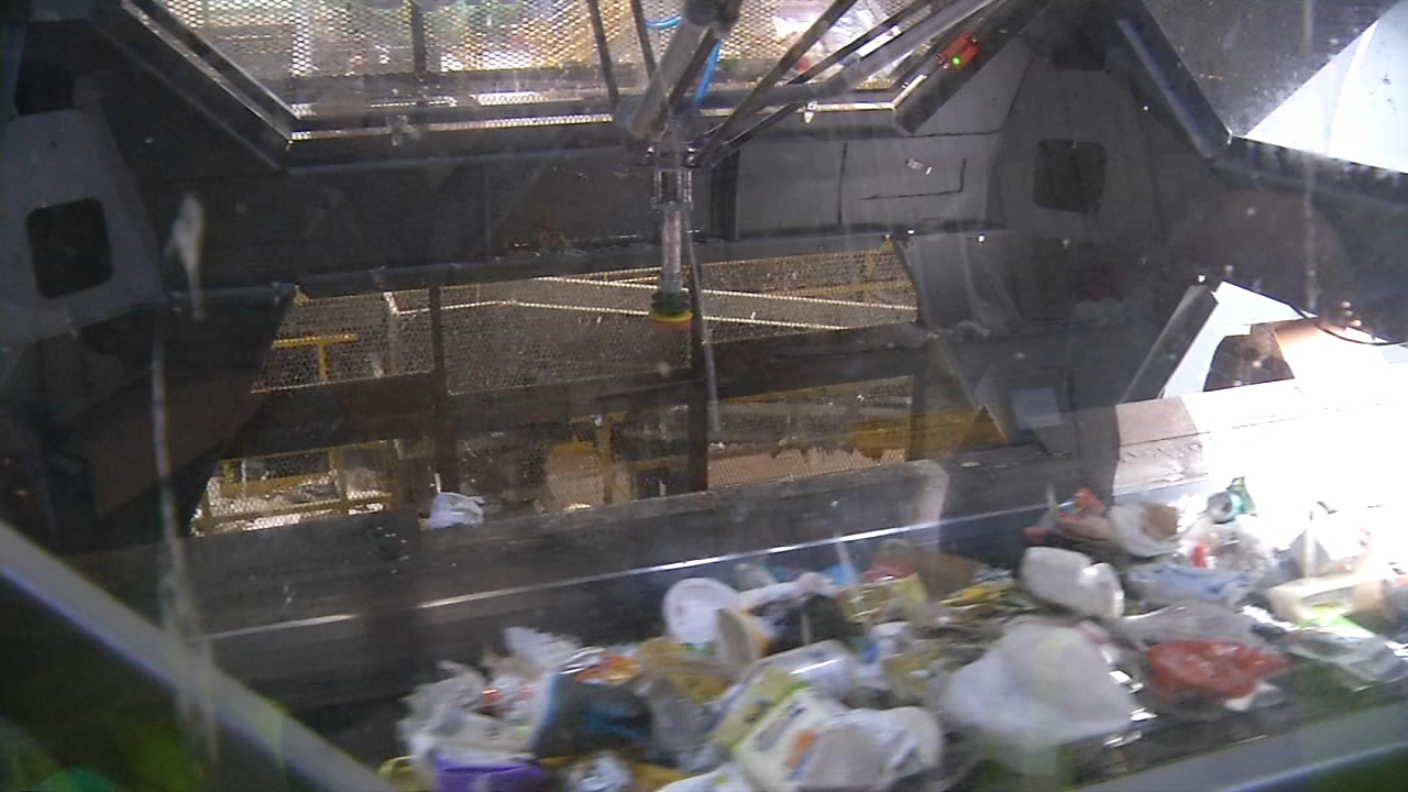 CA moves to ban 'recycle' symbol from some plastics